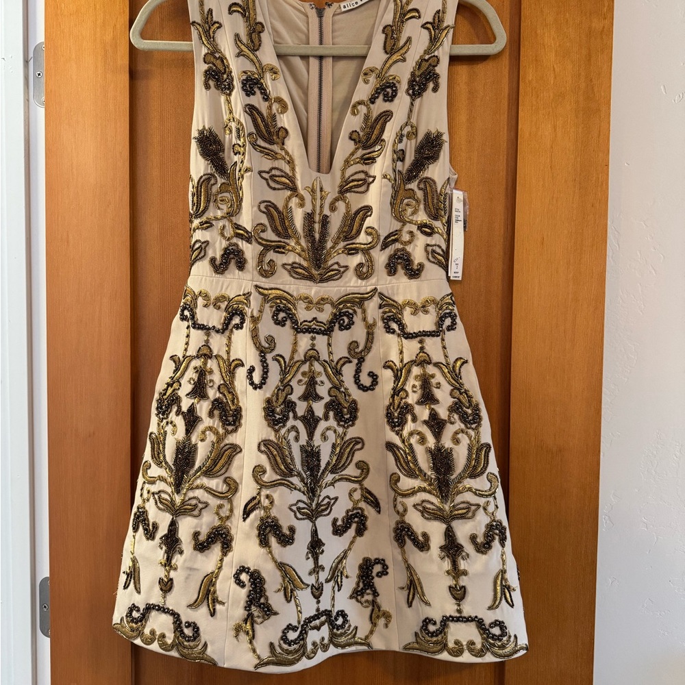 NWT Alice + Olivia Elegant Embroidered & Beaded Cream Dress